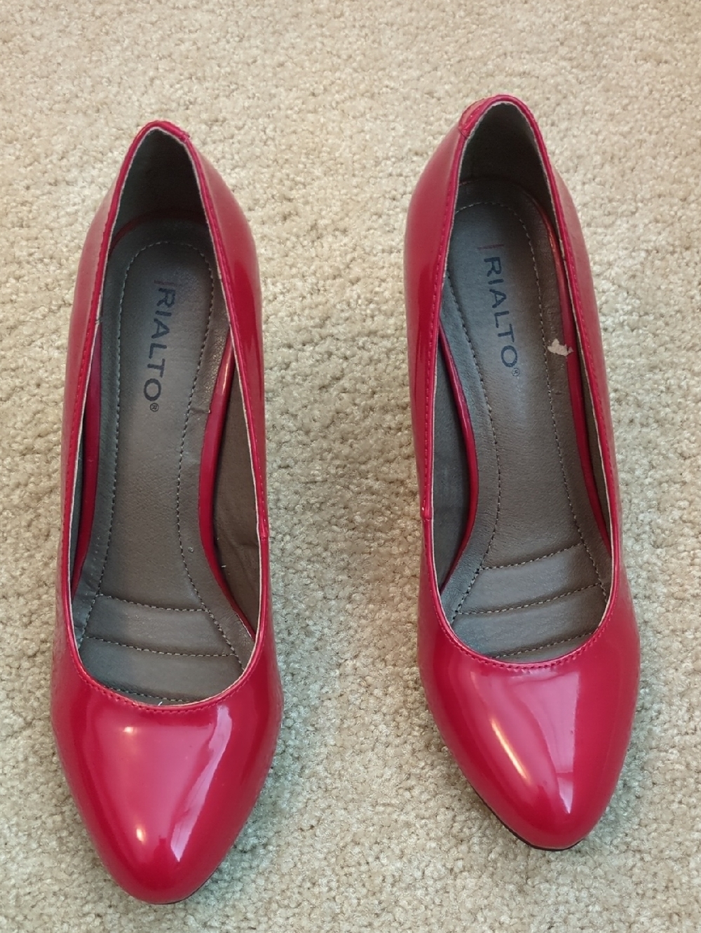 Rialto Women's Glossy Red Pointed-Toe Pumps